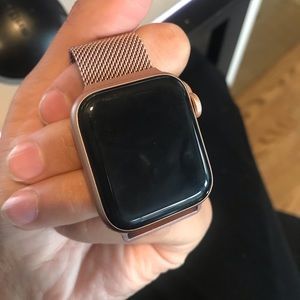 Series 4 Rose Gold Apple Watch w/ 2 band options